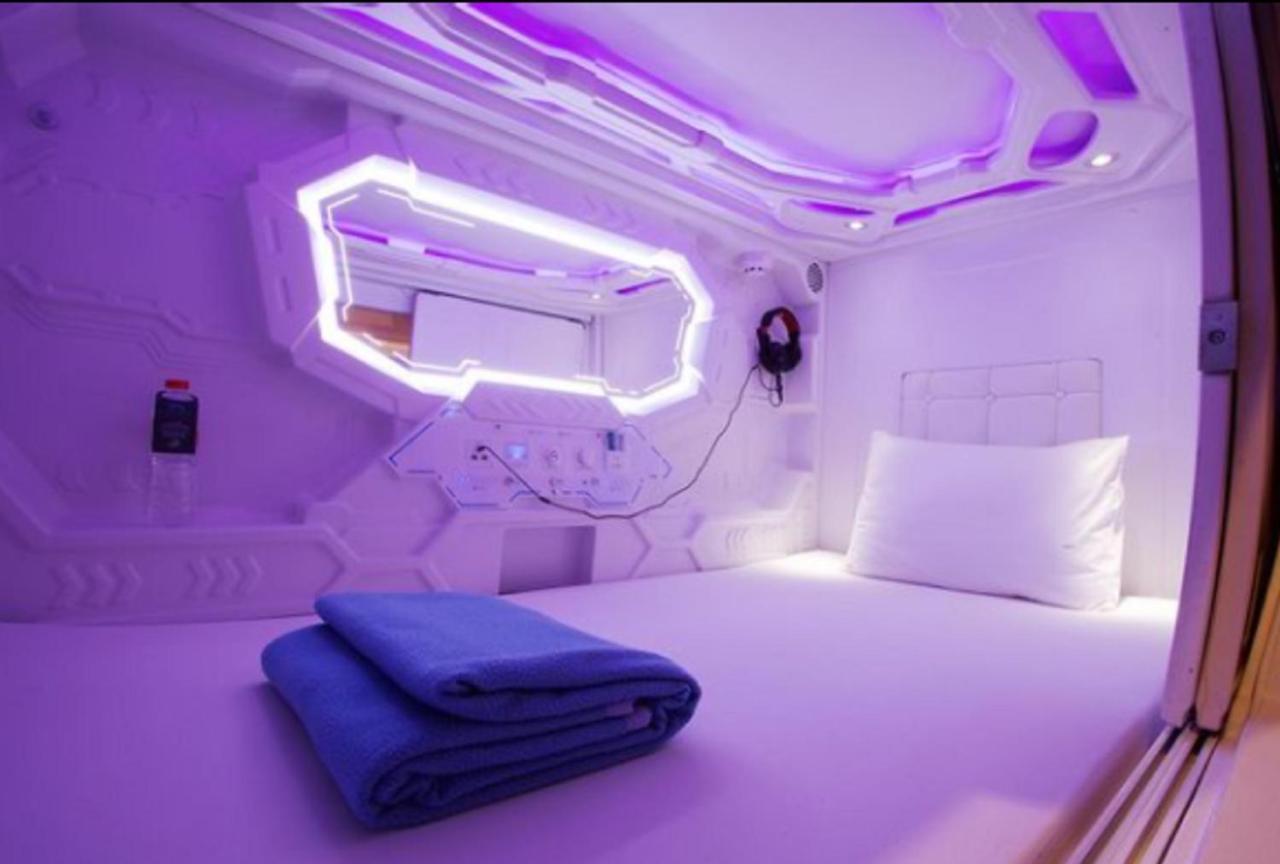 Super Oyo 91328 Fiducia Capsule Hotel Jakarta Exterior foto