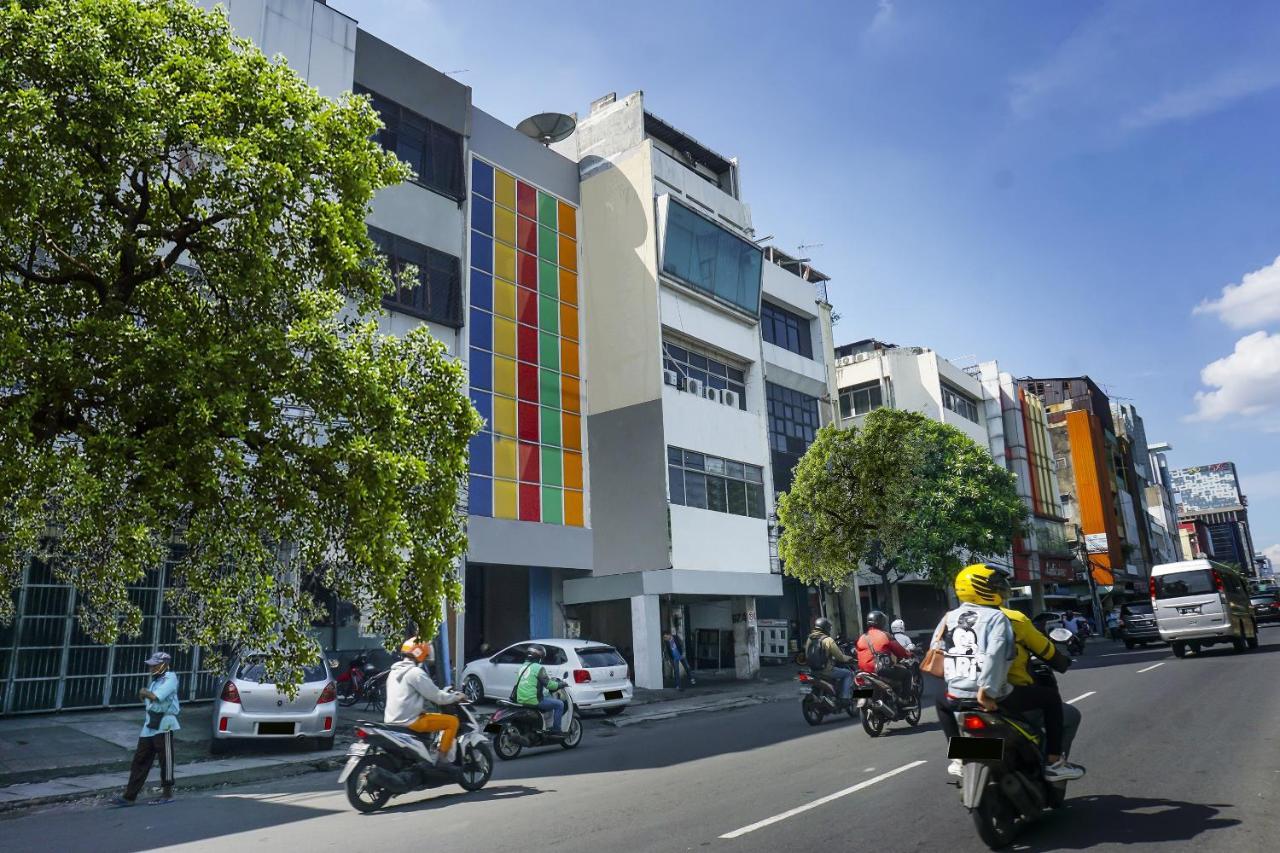 Super Oyo 91328 Fiducia Capsule Hotel Jakarta Exterior foto