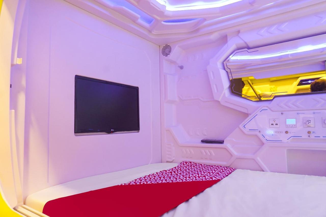 Super Oyo 91328 Fiducia Capsule Hotel Jakarta Exterior foto