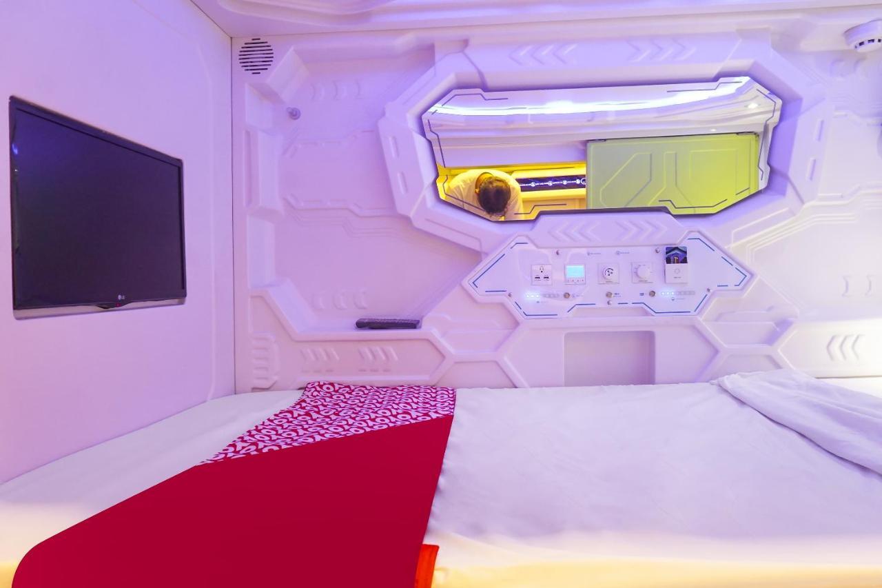 Super Oyo 91328 Fiducia Capsule Hotel Jakarta Exterior foto