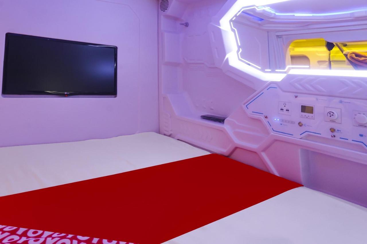 Super Oyo 91328 Fiducia Capsule Hotel Jakarta Exterior foto